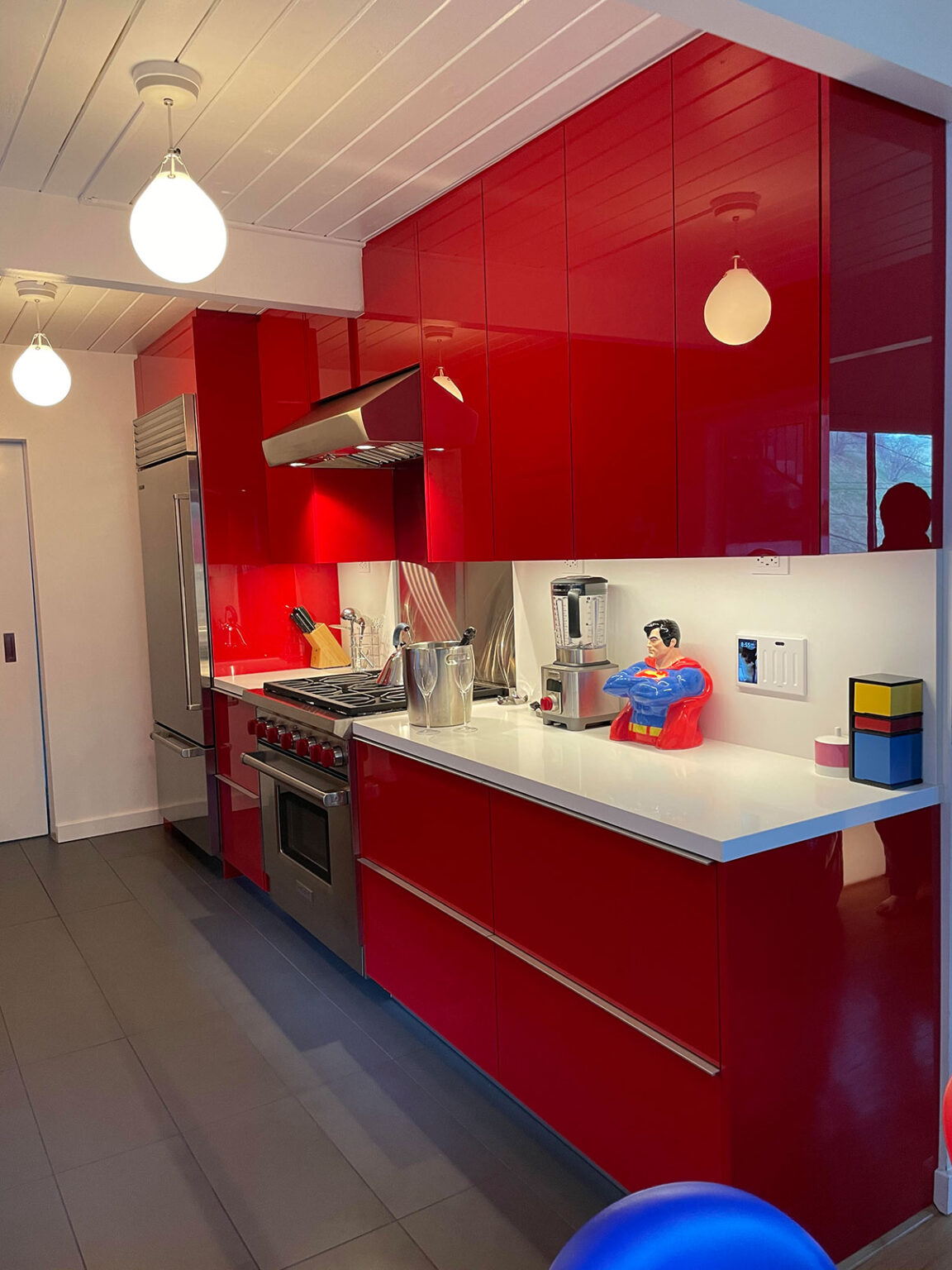Red High Gloss Kitchen in Pasadena Studio Haus
